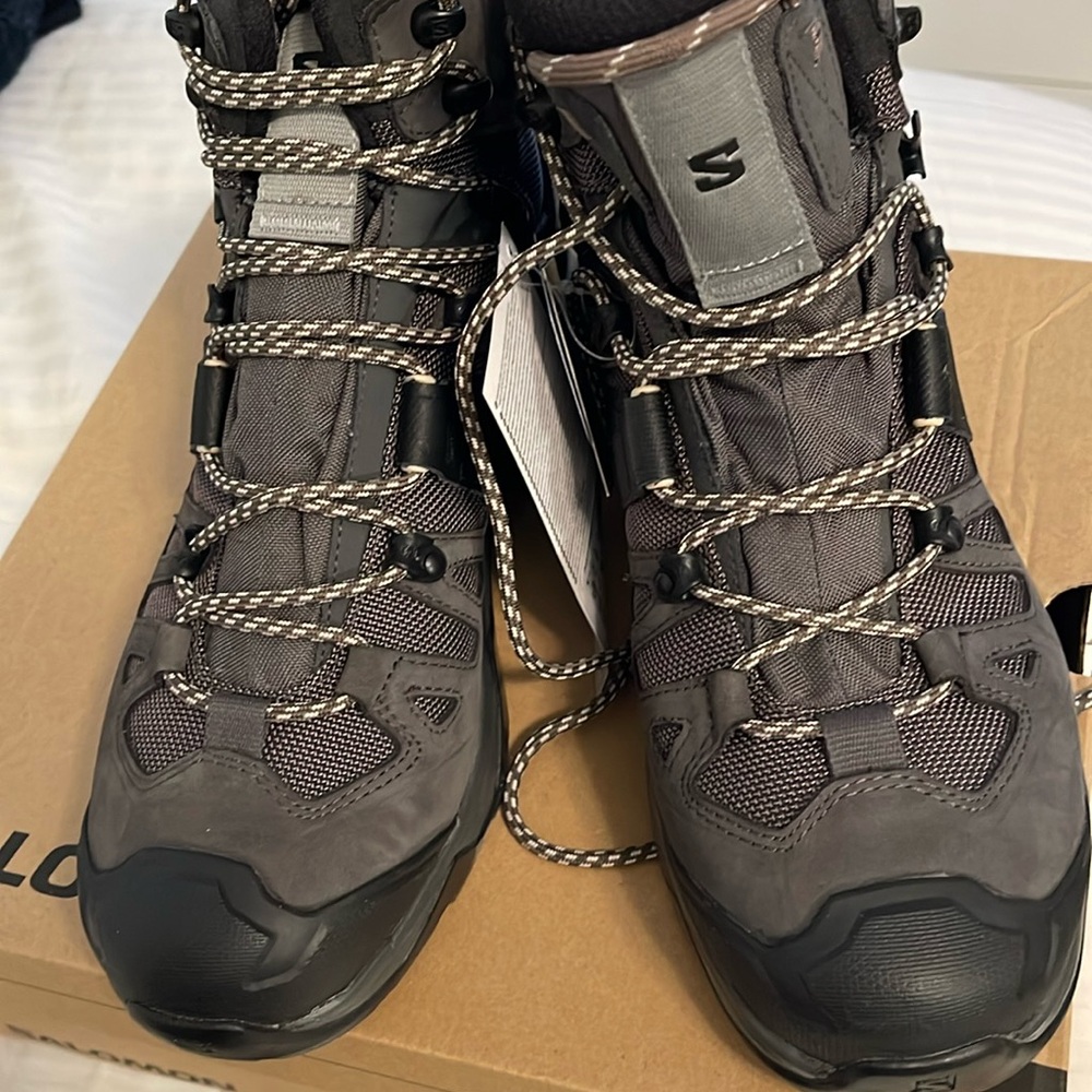 Salomons womens size 8.5 quest 4 gore tex. New with tags and box